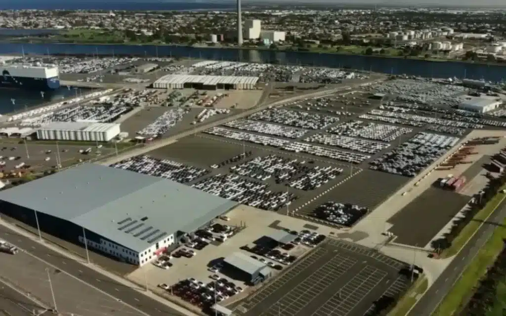 Hundreds-of-Tesla-EVs-are-abandoned-at-an-Australian-port