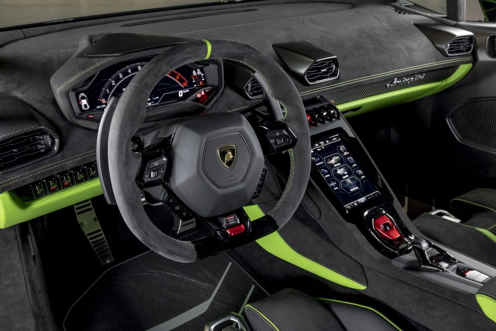 The steering wheel and dash inside the Huracán Tecnica.