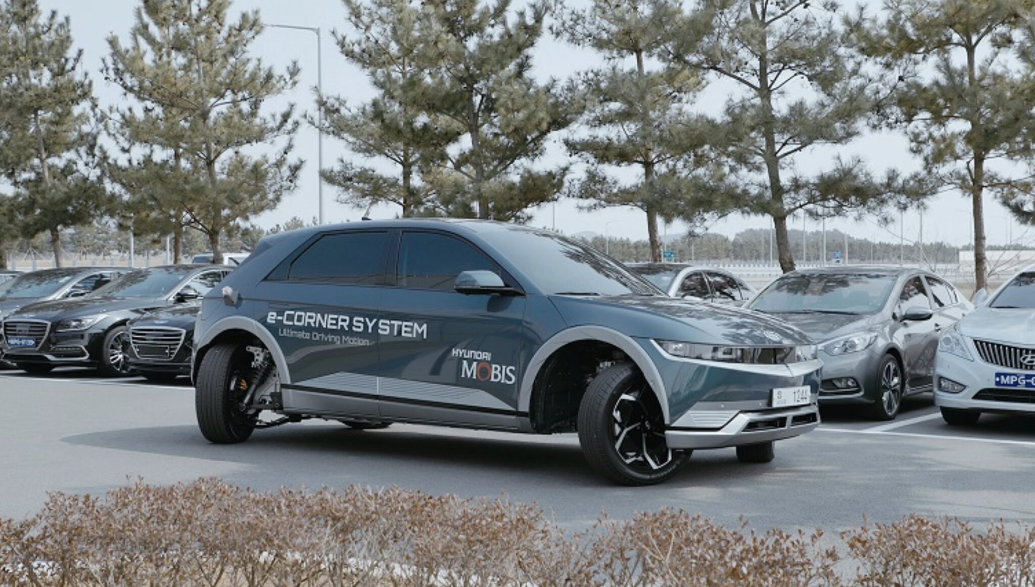 Hyundai's new crab driving tech will change the parking game