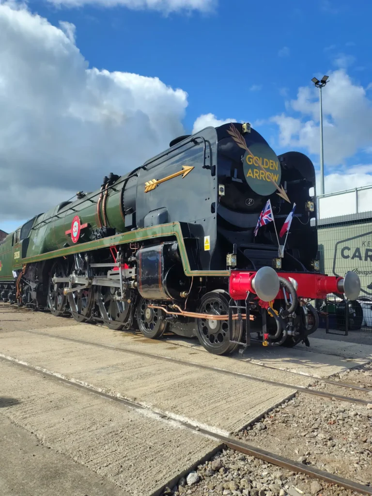 This super-luxury scenic steam train transports you right back to the roaring 20s in Britain with the Belmond British Pullman behind Merchant Navy Class loco Clan Line