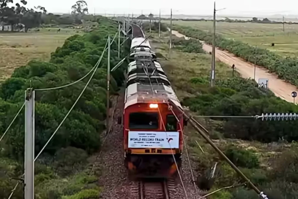 There's a new world's longest train and it stretches 4.7 miles long with 696 cars but it has a catch