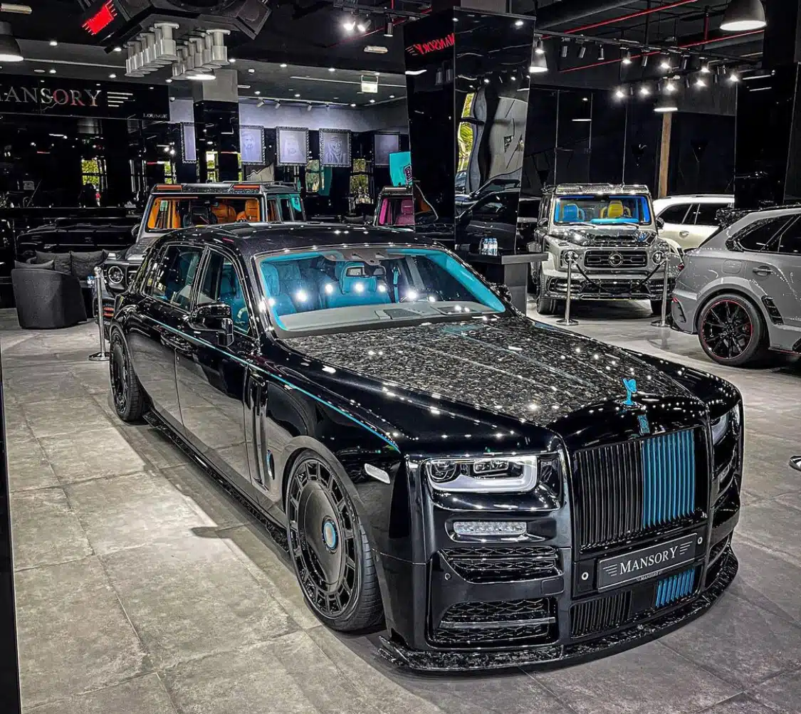 Rolls-Royce Phantom by Mansory is powerful and expensive
