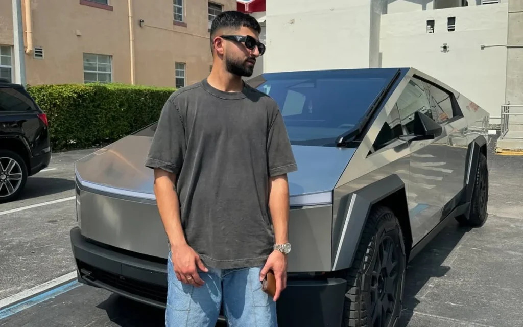 After making money from a vintage clothes business, this young entrepreneur became the best son in the world by buying his dad his dream Jeep