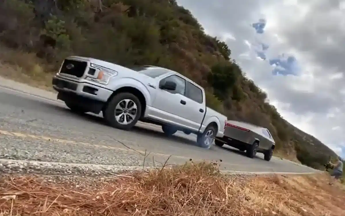 Finance expert explains ‘real reason’ why Tesla Cybertrucks aren’t selling as he compares them to Ford F-150 Lightning