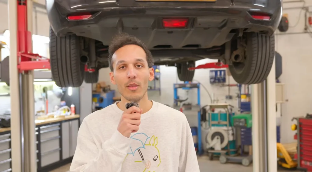 Instead of selling his old 2016 Nissan LEAF, this YouTuber decided to change the battery to breathe new life into it