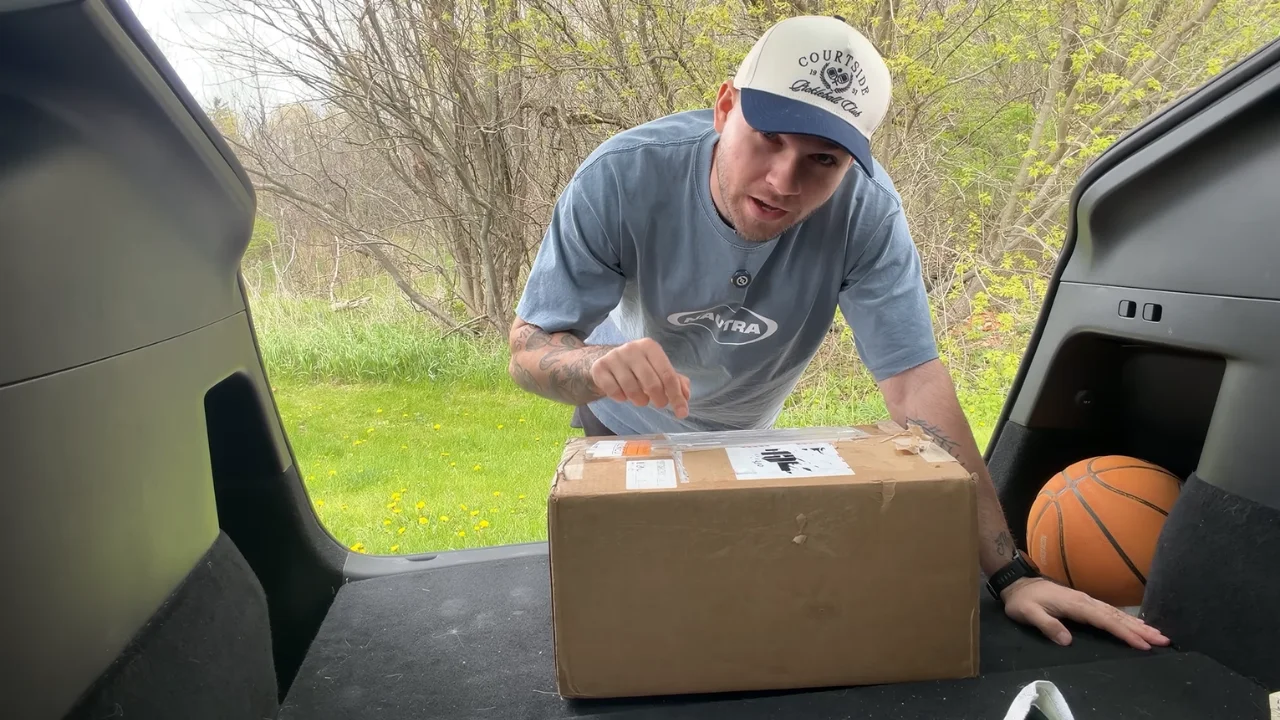 Canada man pays $3,143 for box of Apple returns to try and flip them for a profit