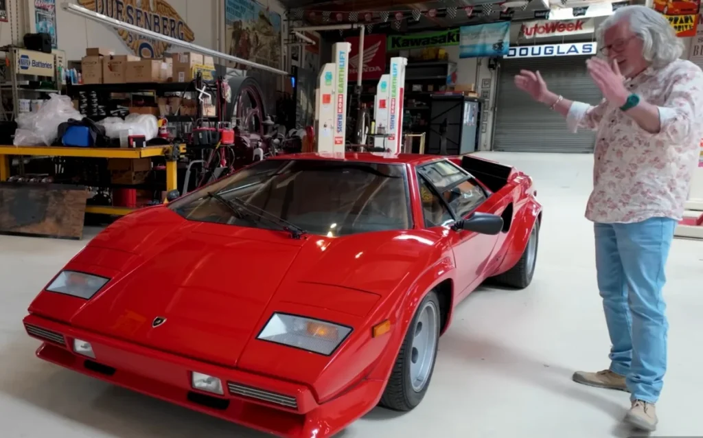 James May paid another visit to Jay Leno's garage, this time to have a look at his dream supercar, a Lamborghini Countach