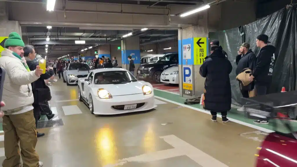 Japans-underground-car-meets-look-like-Tokyo-drift-in-real-life-2