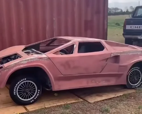 North Carolina man made a Jeeporghini that's half Jeep half Lamborghini and he shared the full process of building it
