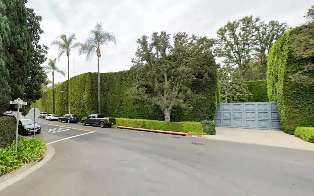 Jeff Bezos pays $1,000 fine every month due to a colossal fence that surrounds his $175m Beverly Hills estate, but its just a drop in the ocean