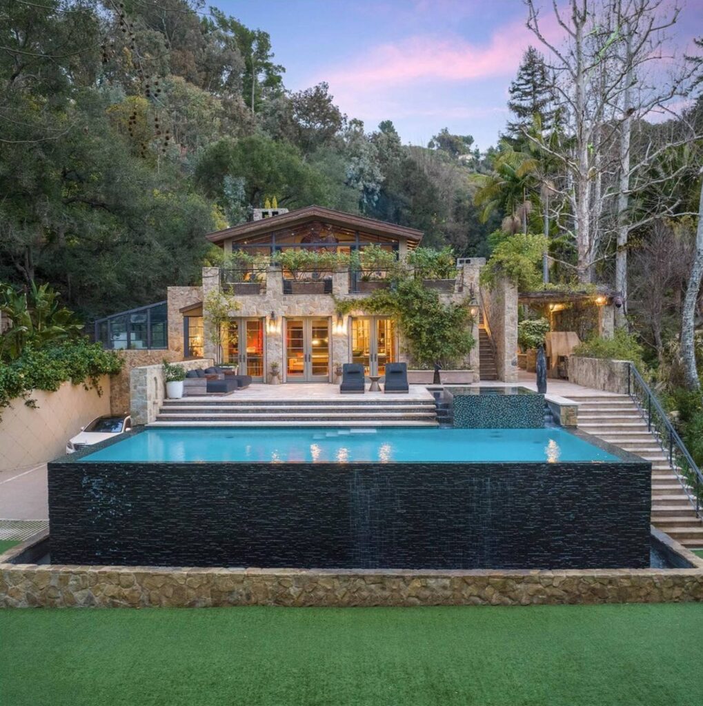 Jennifer Lopez sells her lavish mansion for $34 million you wont believe the inside