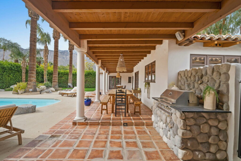 Jenson Button's California home in Palm Springs - fire pit and bbq