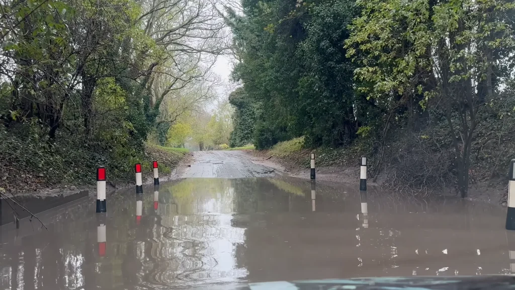 Man bought Jeremy Clarkson's Top Gear Alfa Romeo 75 3.0 V6 Veloce and documented the rough first 100 miles it travelled