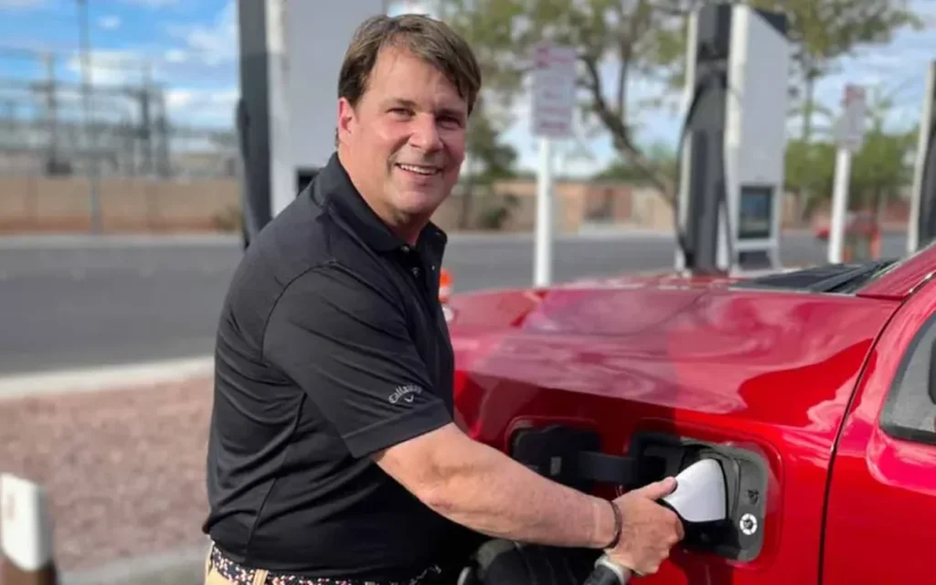 Despite trends increasing in the EV genre, the fully-electric Ford F-150 Lightning has been shelved, as the brand announces the return of a gas engine hybrid