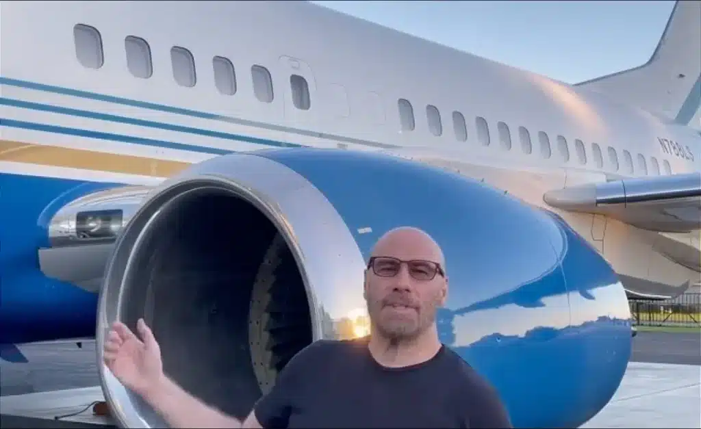 John Travolta 737