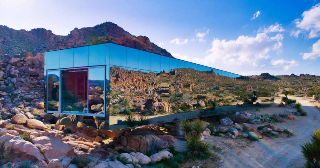 Invisible House in the desert hits the market for 0,000 a month