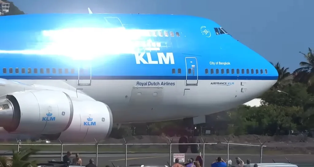 Boeing 747 jet blast on runway is so close to beach that it ends up blowing some people away at St. Maarten