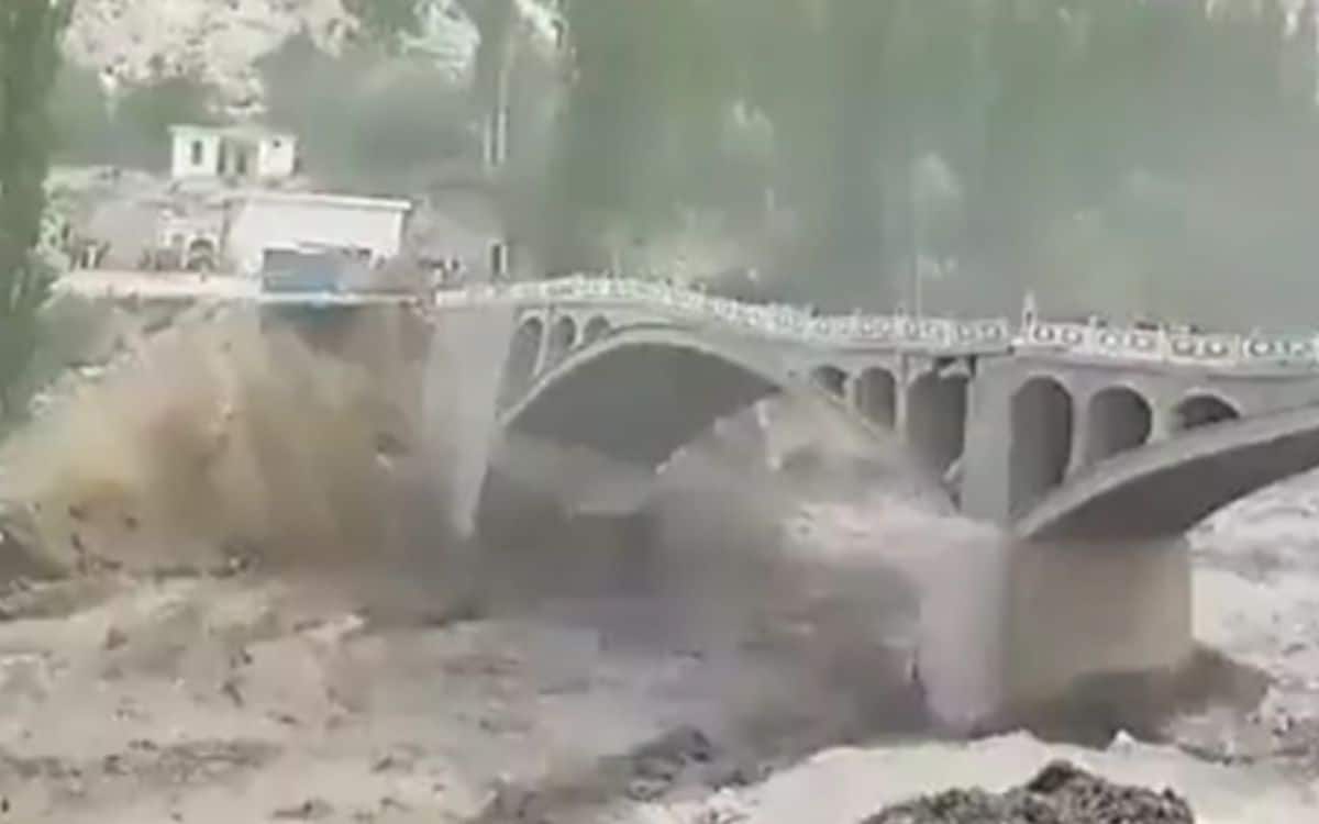 Karakoram Highway bridge collapses