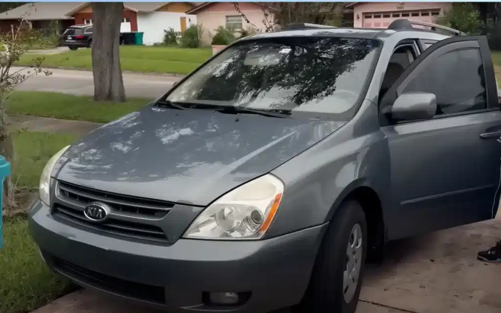 Mom pranked daughter with Kia minivan over Tesla first car