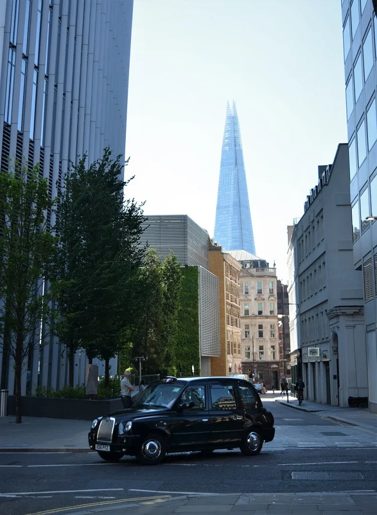 London black cab driver refuses to take payment from parents taking their child to hospital in this heartwarming moment