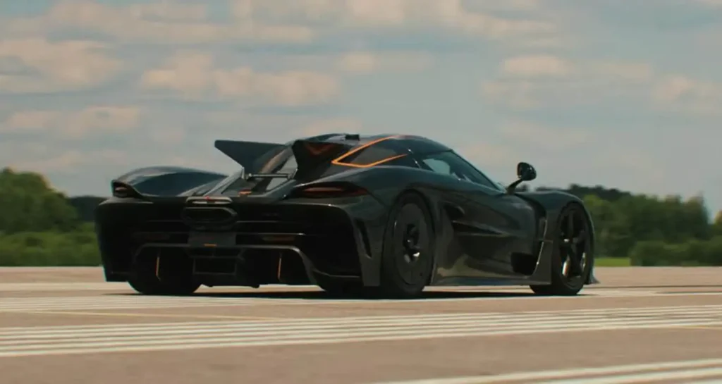 Koenigsegg Jesko Absolut hypercar just set a record for highest top speed in a standing 1/2 mile