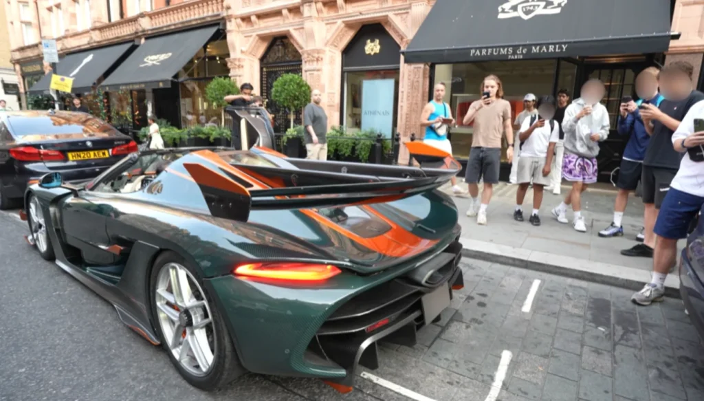 Man wanted to see how people would react if he drove a Koenigsegg Jesko through regular London streets so he puts his money where his mouth is