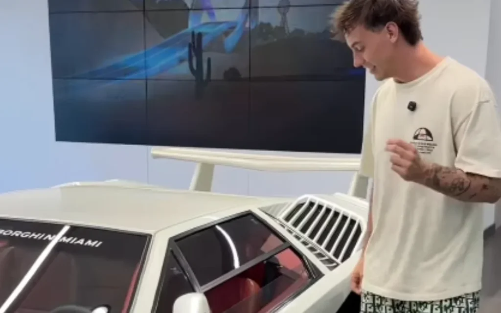 Man checking out a Lamborghini Countach in Florida discovers an unbelievable secret he guarantees you wouldn’t know