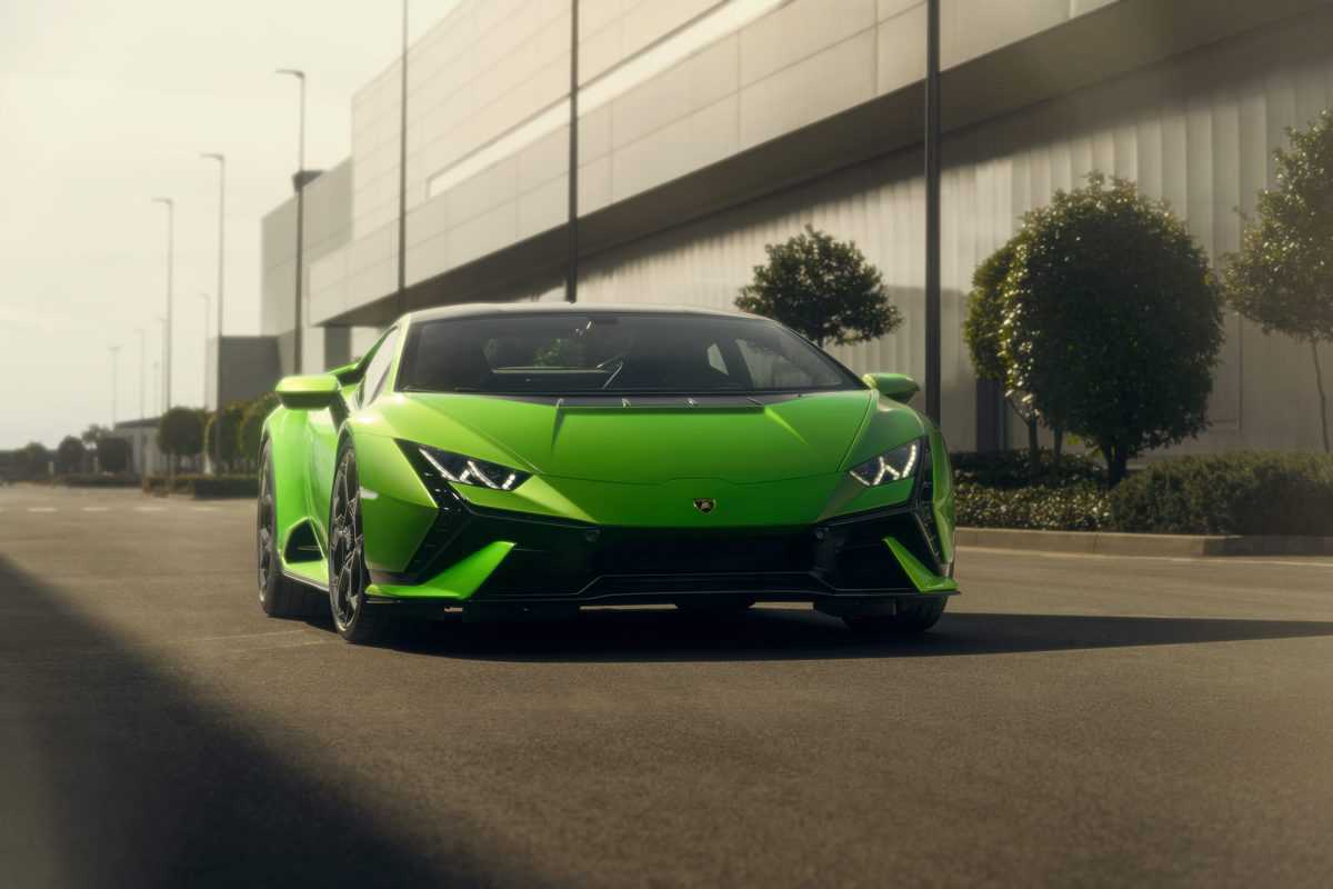 Front angle of a green Lamborghini Huracán Tecnica