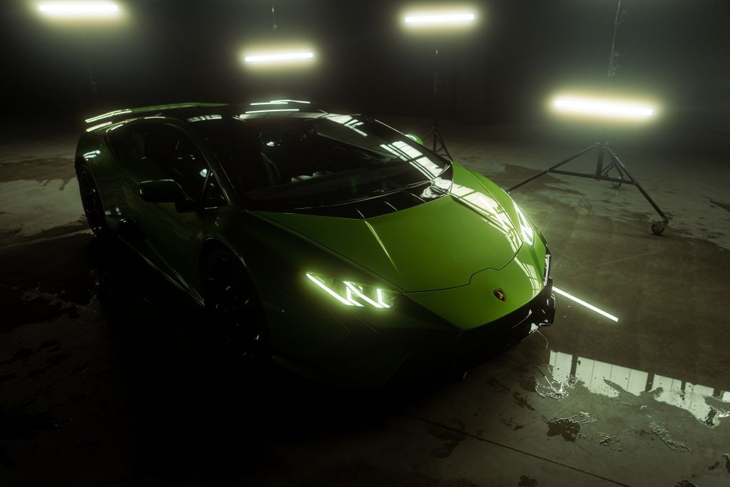 Lamborghini Huracán Tecnica under lamps