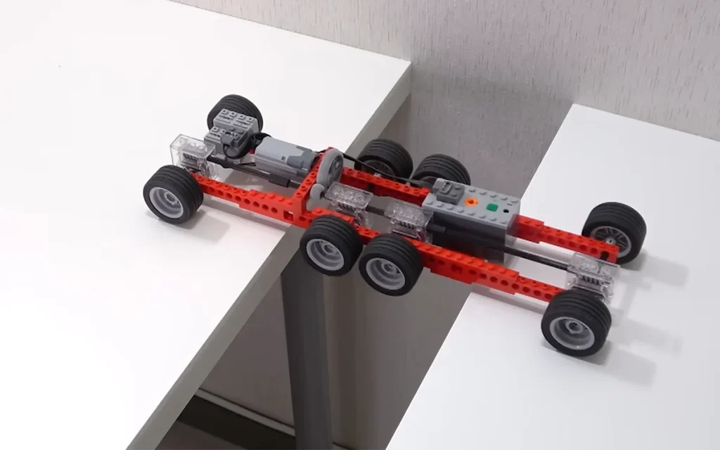 Man makes genius adjustments to his Lego car to showcase how large-scale vehicles can cross real-life gaps and ravines in a fascinating video