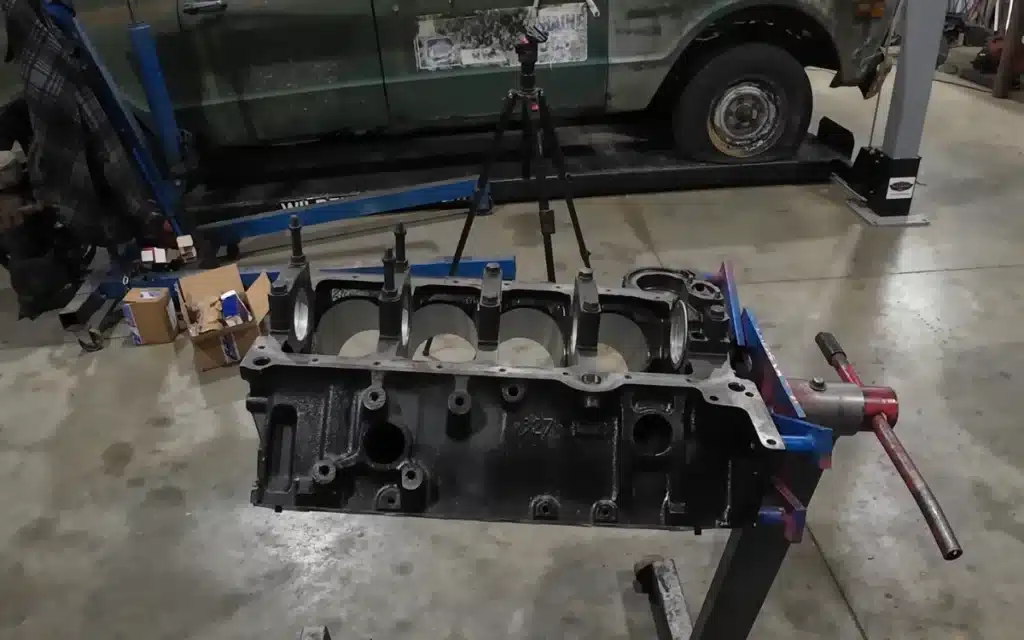 Rough 1972 Chevy Suburban gets a neat LT1 engine swap