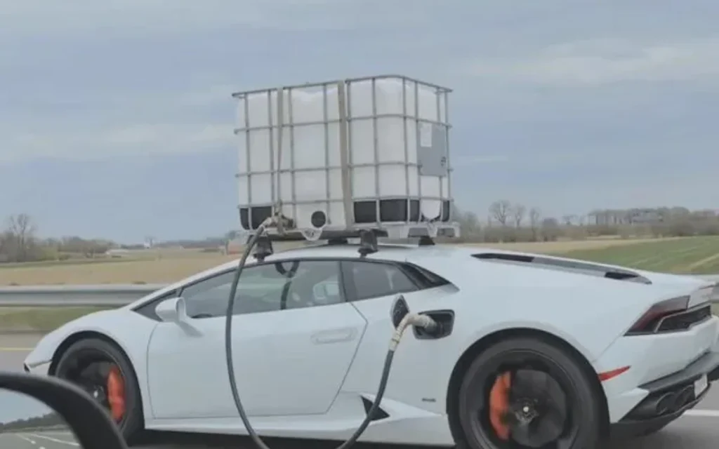 This Lamborghini transported a massive fuel tank in order to try and achieve unlimited driving range