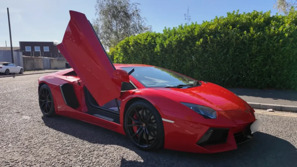 Regular guy reveals how he managed to own his dream Lamborghini Aventador for a whole year and what the daily costs were like