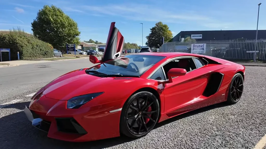 Regular guy reveals how he managed to own his dream Lamborghini Aventador for a whole year and what the daily costs were like