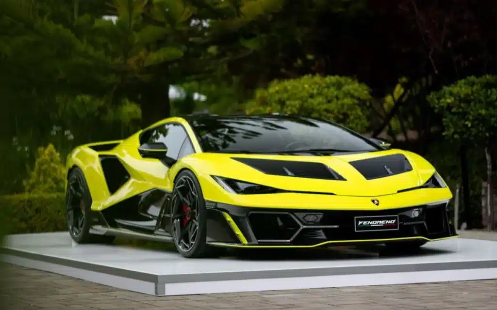 Lamborghini's fastest and most powerful road car is the newly unveiled plug-in hybrid Lamborghini Fenomeno, and it looks absolutely incredible