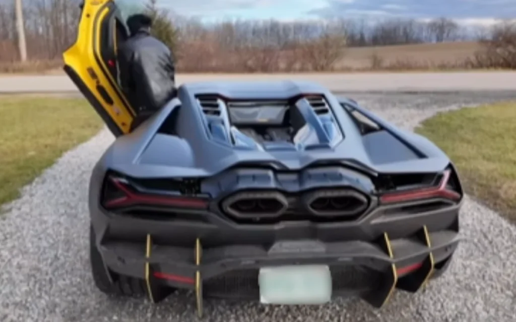 Man receives handwritten letter about his $1,000,000 Lamborghini after the neighbors got together and complained