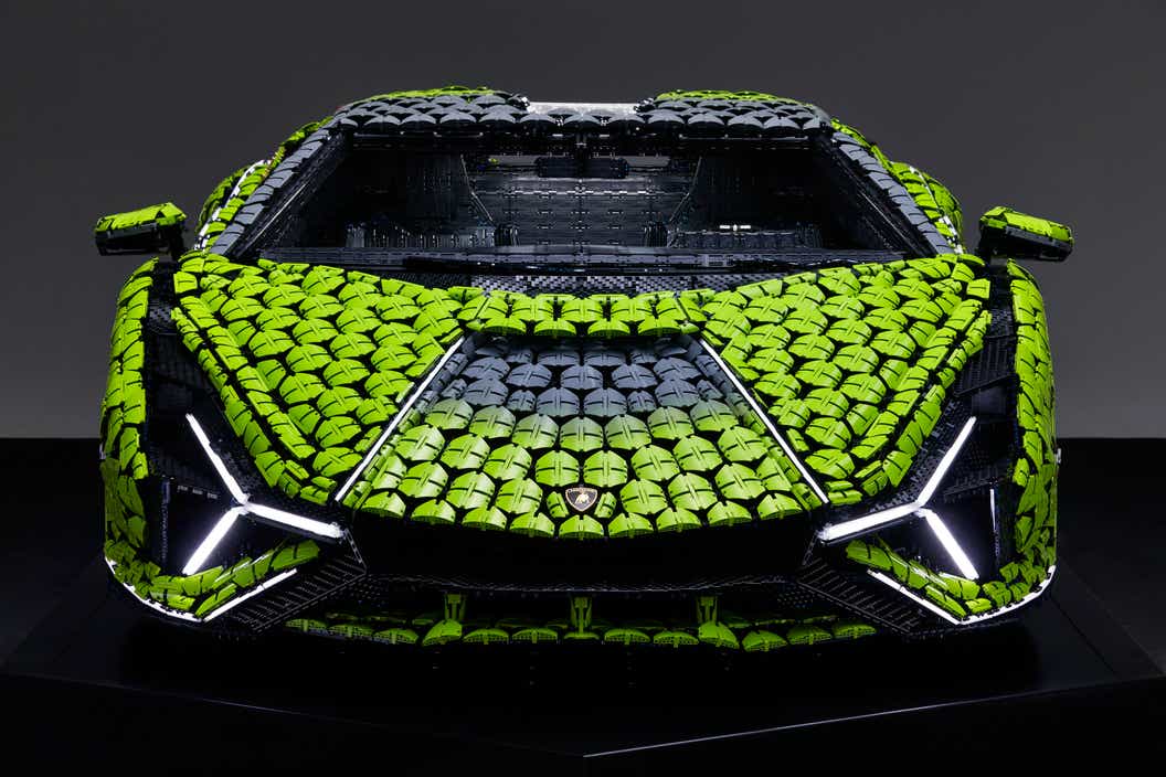 Life-size LEGO Lamborghini Sián takes 360 days to build and the result is incredible