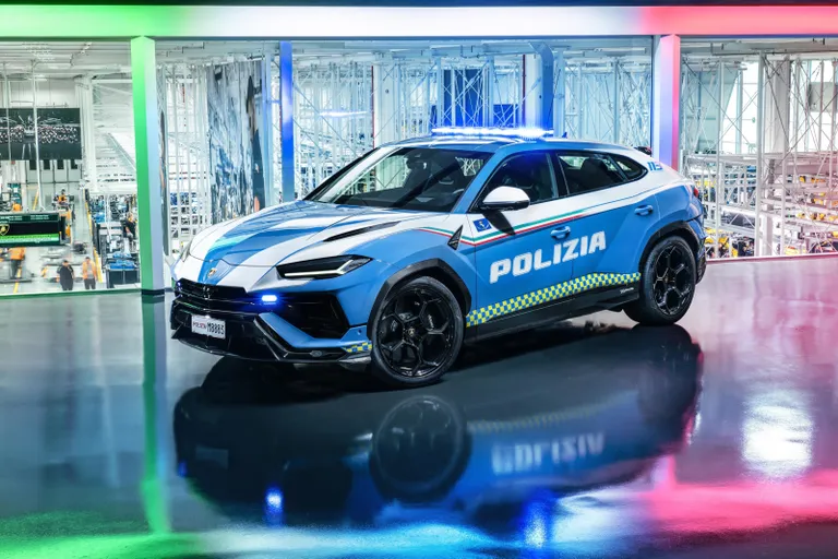 Italy's police just got a new 907HP Lamborghini Temerario and this is why they keep getting given Lambos