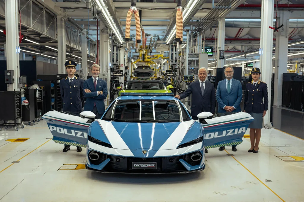 Italy's police just got a new 907HP Lamborghini Temerario and this is why they keep getting given Lambos