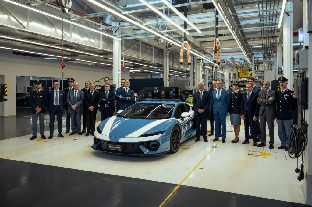 Italy's police just got a new 907HP Lamborghini Temerario and this is why they keep getting given Lambos