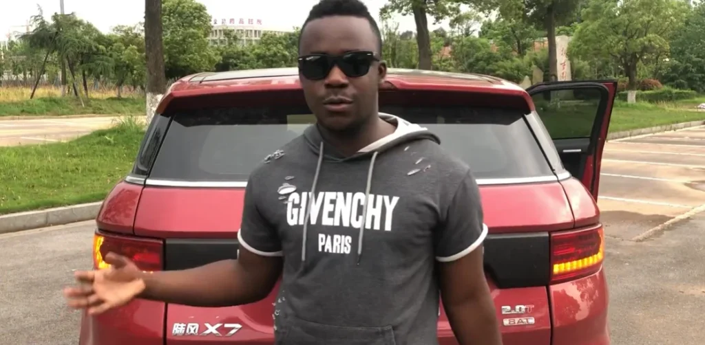 Man buys $12,000 Chinese Land Rover replica then claims no one will suspect a thing once he replaces the branding