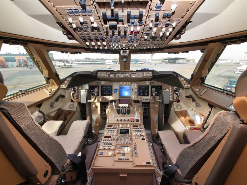 Largest private jet in the world cockpit