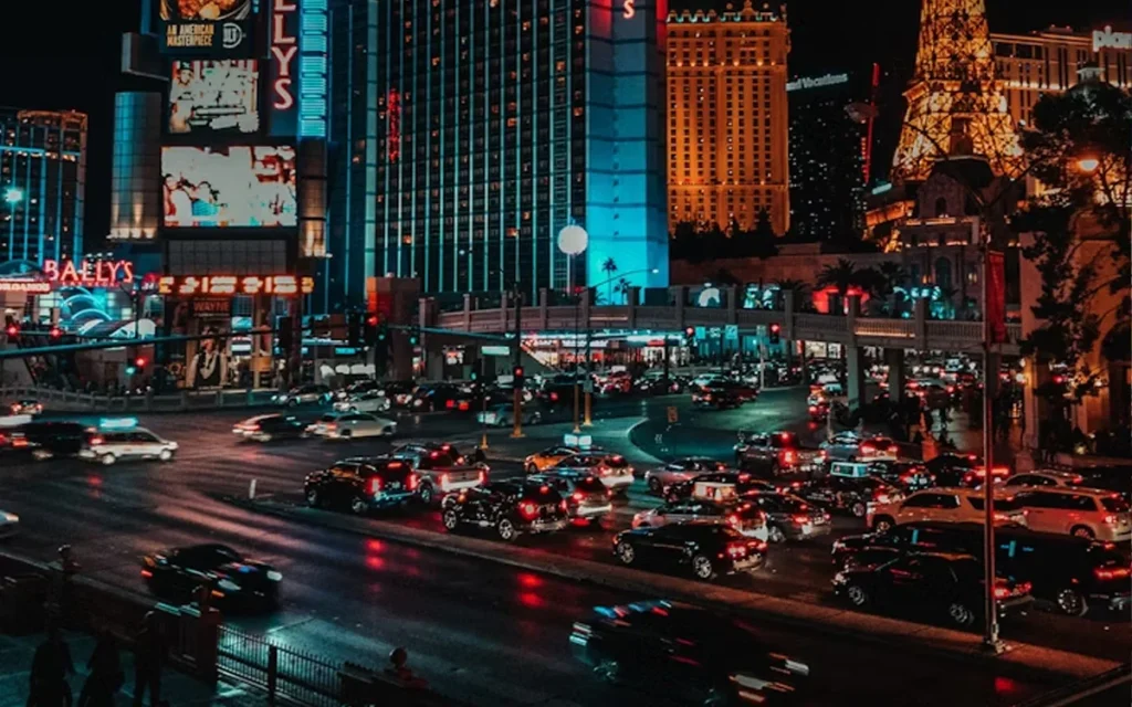 Here's the real reason why Las Vegas doesn't have any lines dividing its road lanes, and why it makes total sense not to have them