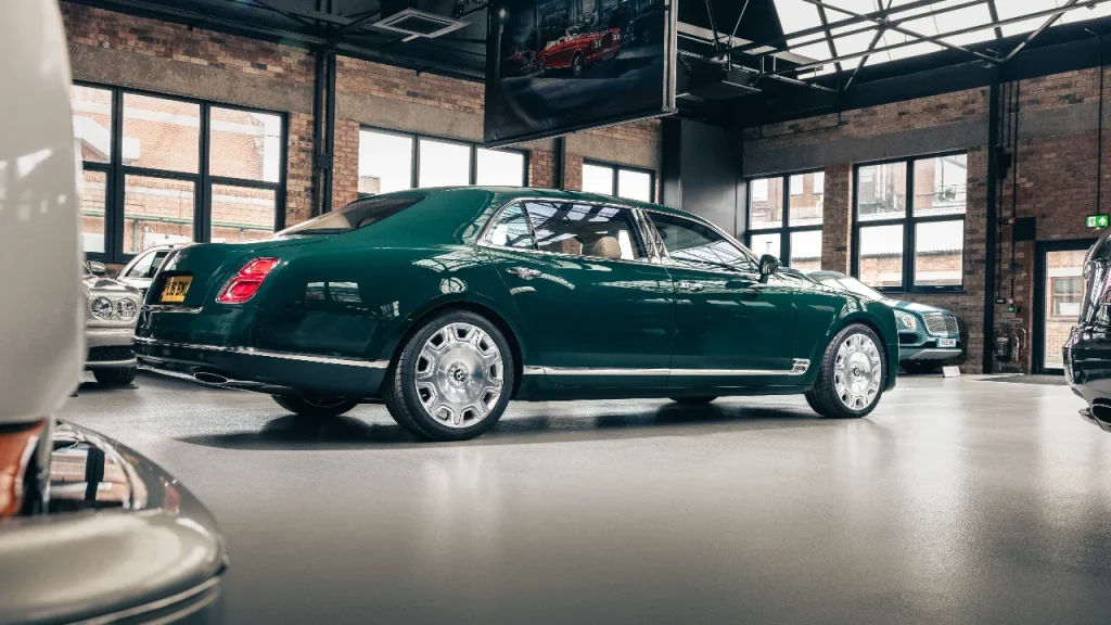 Man finds the last-ever Bentley Mulsanne EWB that was commissioned by Her Majesty Queen Elizabeth II and it’s absolutely jaw-dropping