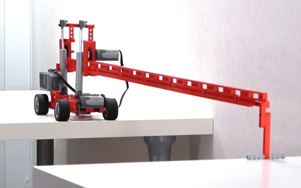 Man makes genius adjustments to his Lego car to showcase how large-scale vehicles can cross real-life gaps and ravines in a fascinating video