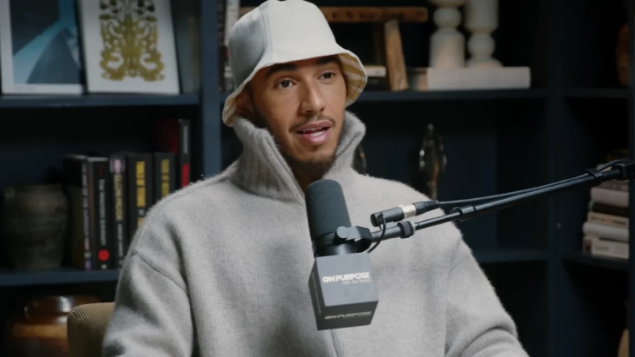 Lewis Hamilton potpuno je ispraznio svoju garažu prodavši svoju kolekciju automobila od 13 milijuna dolara nakon što je rekao da treba ograničiti bogatstvo