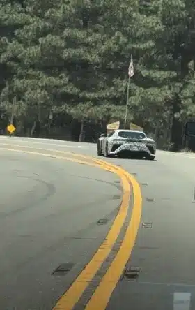 Tes Lexus LFR terdeteksi di jalan California