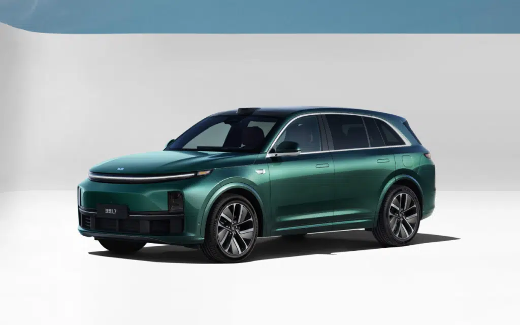 American man in China tried the luxury car Li Xiang L7 Max hybrid and said it can go toe-to-toe with the Range Rover Sport SVR