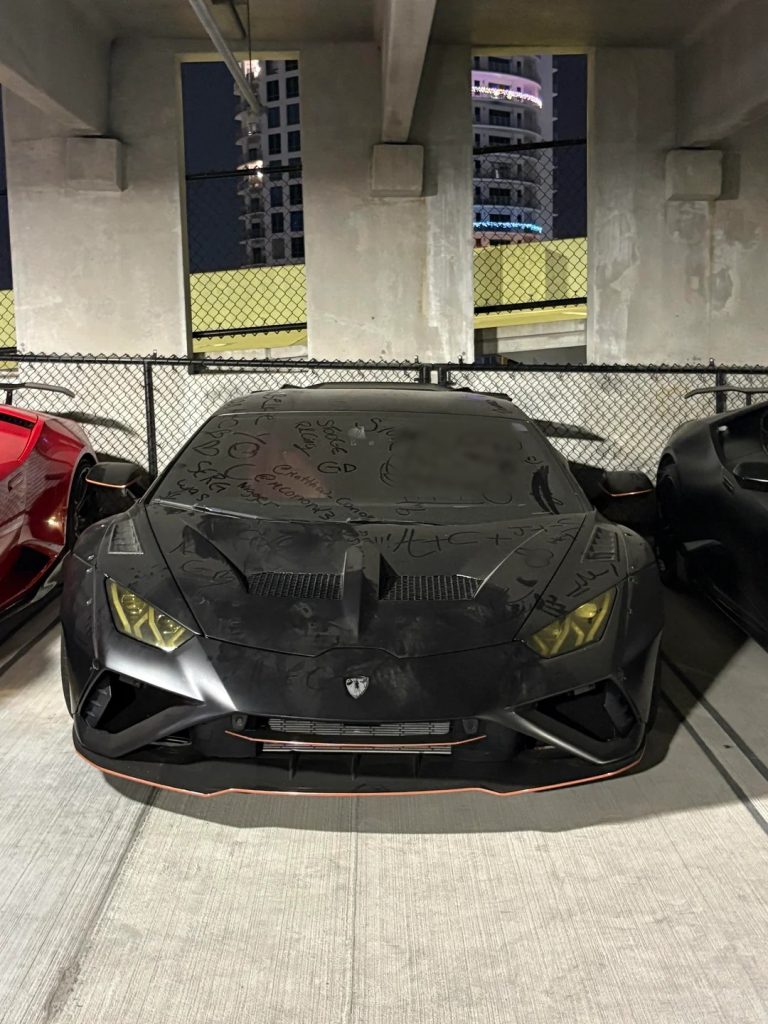 This Liberty Walk Lamborghini Huracán EVO was spotted in a garage in Tampa, Florida, and no one knows what happened to itThis Liberty Walk Lamborghini Huracán EVO was spotted in a garage in Tampa, Florida, and no one knows what happened to it