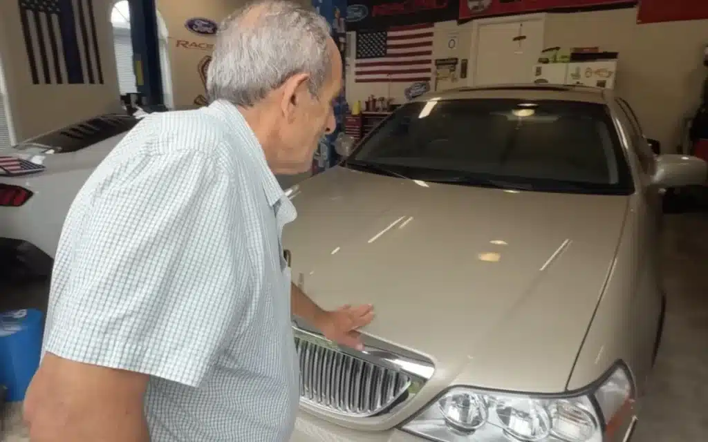 This grandpa was gifted a perfect Lincoln Town Car by his grandson, after finding it on Facebook Marketplace, and he now sports it like a Mafia boss